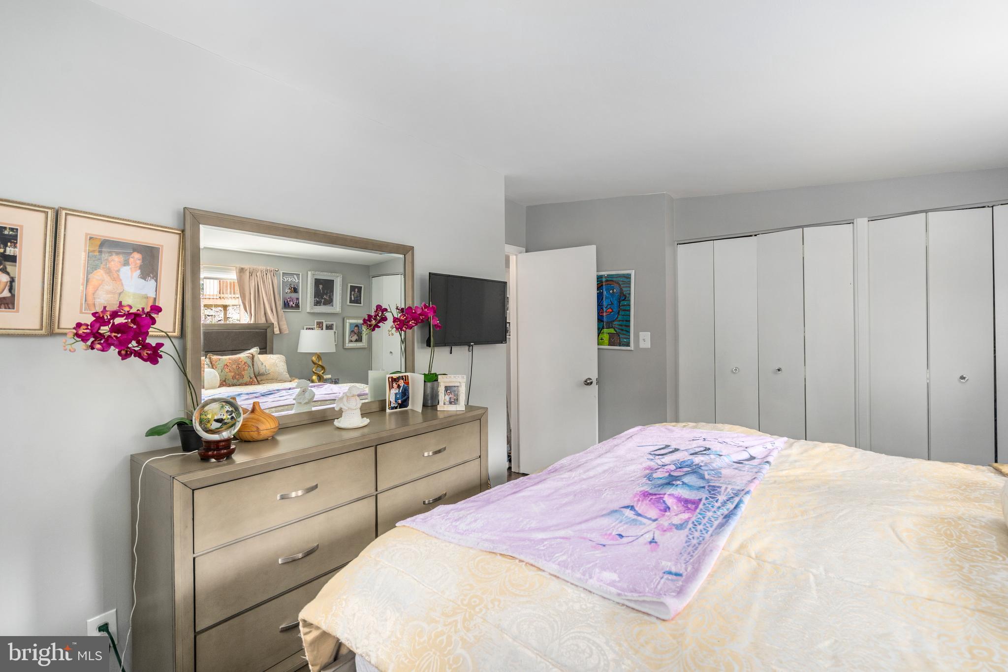 3207 Midfield Road Pikesville, MD 21208 - Photo 19 of 32 Peaceful and Spacious Guest Room