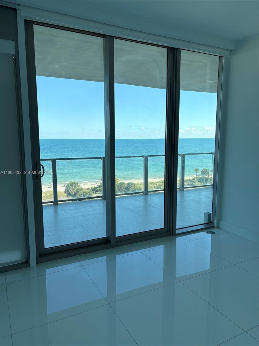 350 Ocean Drive, Unit 704N Key Biscayne, FL 33149 - Photo 7 of 34 a room with window