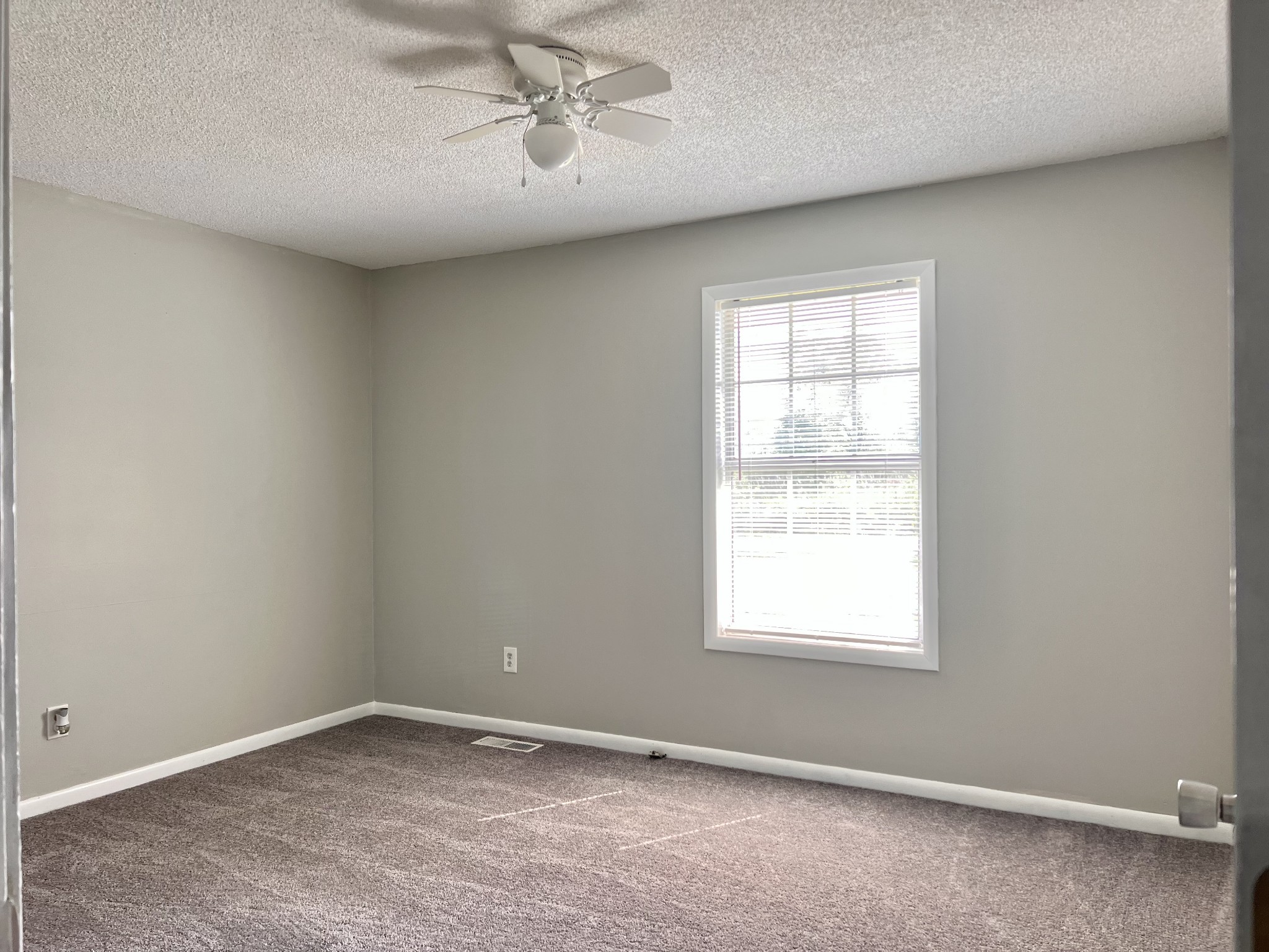 1005 West Point Road Lawrenceburg, TN 38464 - Photo 19 of 28 an empty room with a window