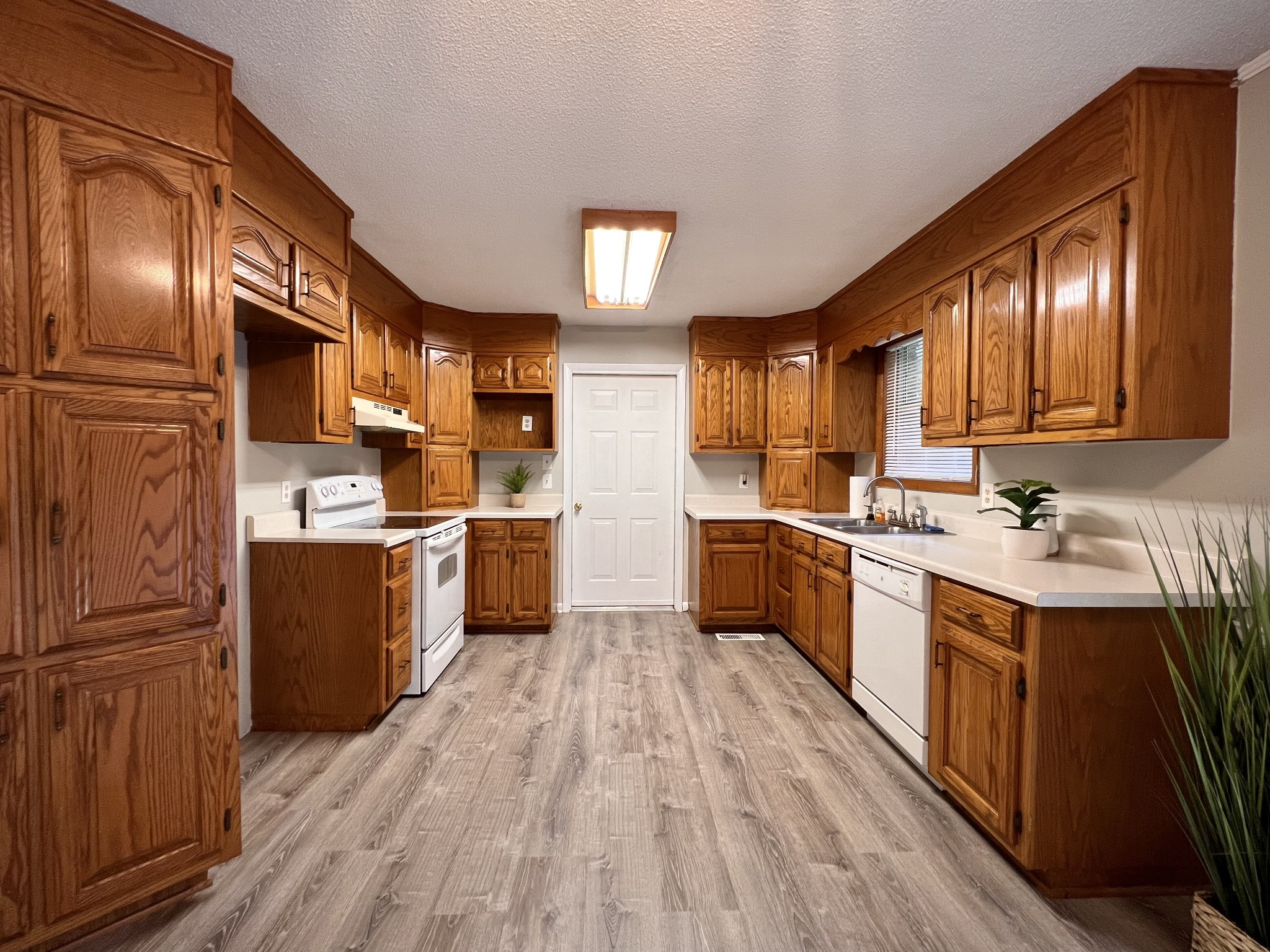 1005 West Point Road Lawrenceburg, TN 38464 - Photo 6 of 28 a kitchen with granite countertop stainless steel appliances and wooden cabinets