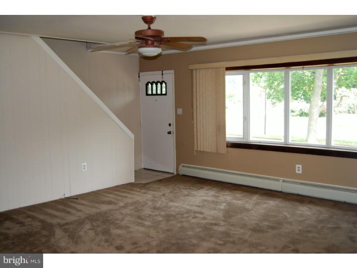 115 Verdant Road Levittown, PA 19057 - Photo 4 of 22 Living Room