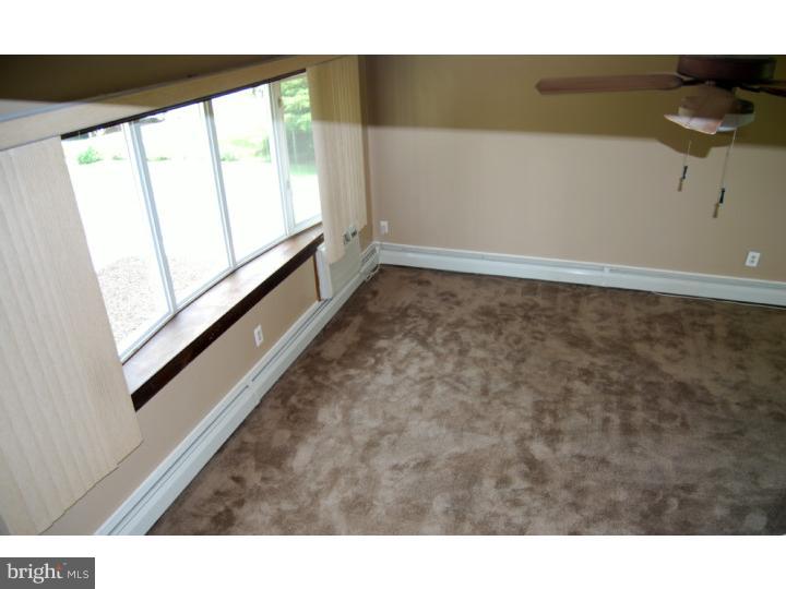 115 Verdant Road Levittown, PA 19057 - Photo 7 of 22 Living Room