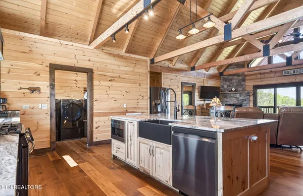 $995,000 | 800 Quail, Byrdstown, TN 38549