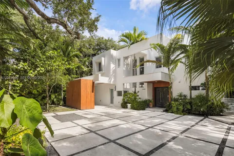 $4,750,000 | 3901 Kumquat Avenue, Miami, FL 33133
