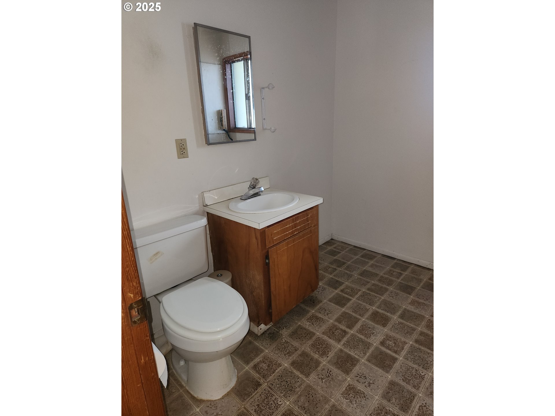 15819 Highway 101 Brookings, OR 97415 - Photo 35 of 44 Bathroom