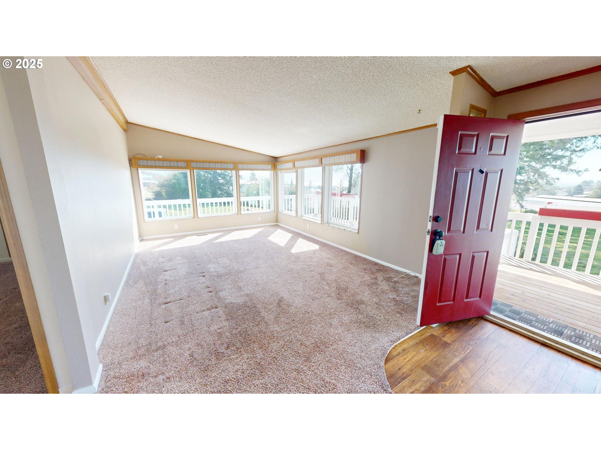 15819 Highway 101 Brookings, OR 97415 - Photo 6 of 44 Living Room