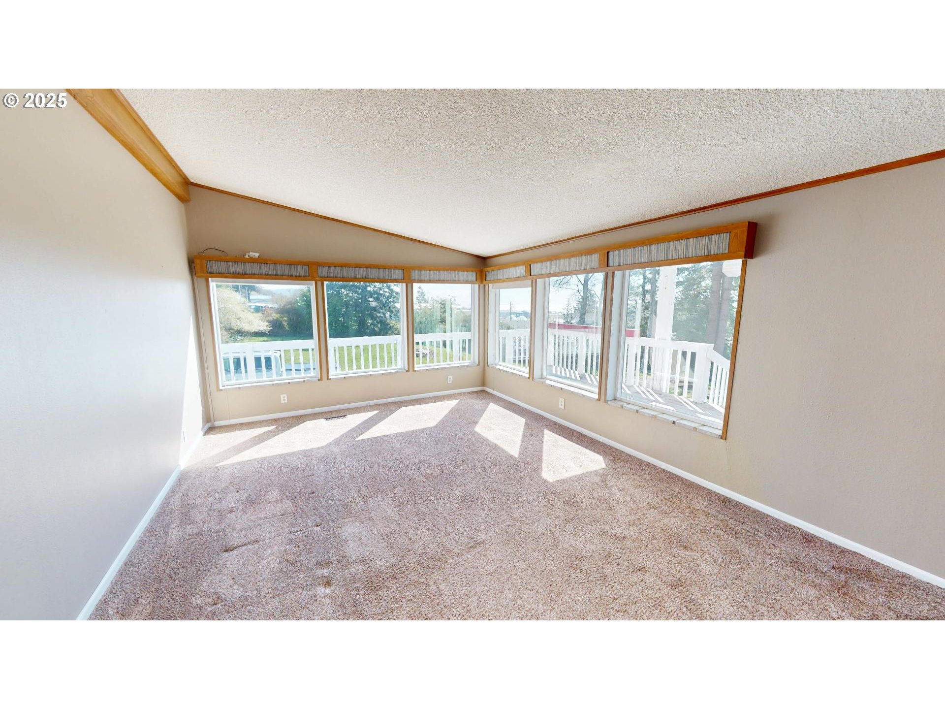 15819 Highway 101 Brookings, OR 97415 - Photo 7 of 44 Living Room