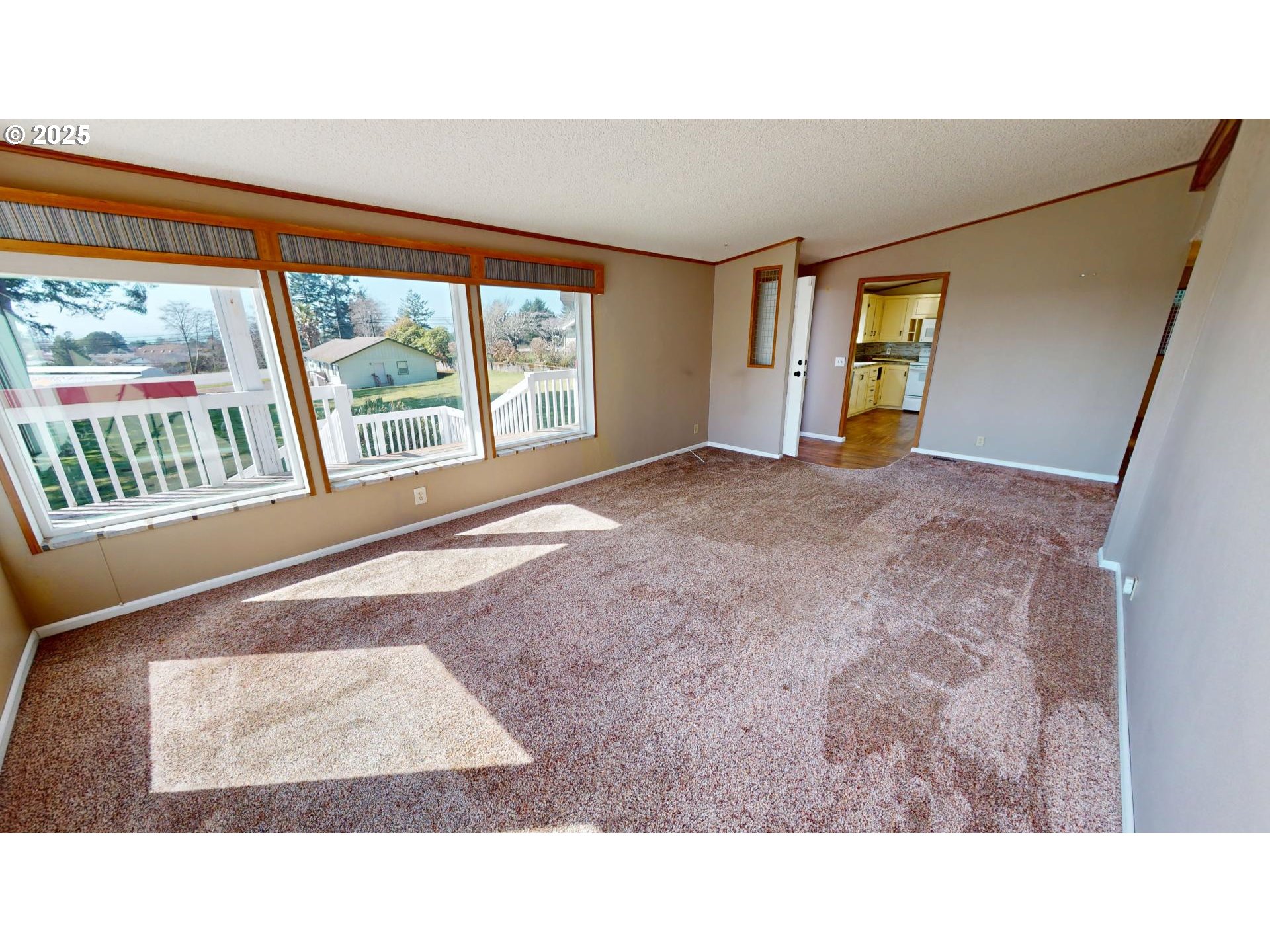 15819 Highway 101 Brookings, OR 97415 - Photo 8 of 44 Living Room