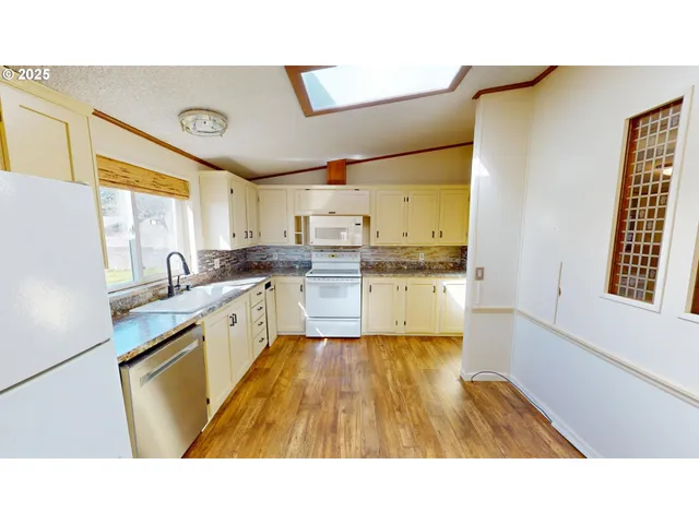 $525,000 | 15819 Highway 101, Brookings, OR 97415