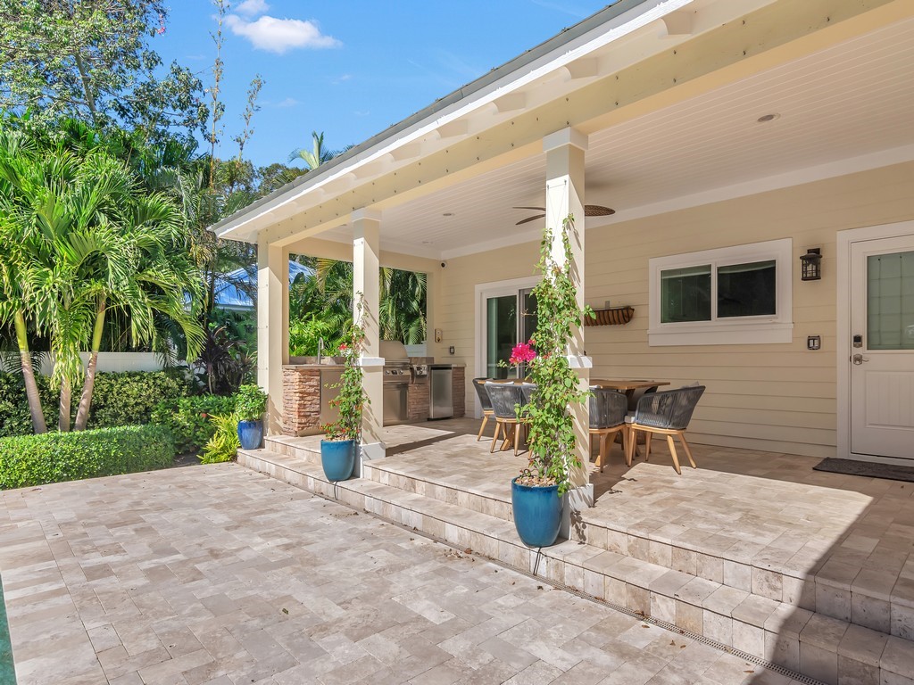 548 Conn Way Vero Beach, FL 32963 - Photo 34 of 35 a view of a chairs and tables in the patio