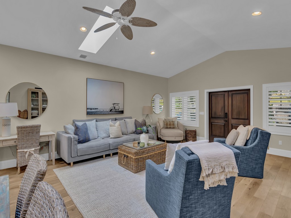 548 Conn Way Vero Beach, FL 32963 - Photo 6 of 35 a living room with furniture