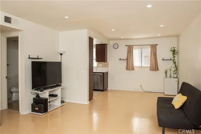 a view of a livingroom with furniture and windows