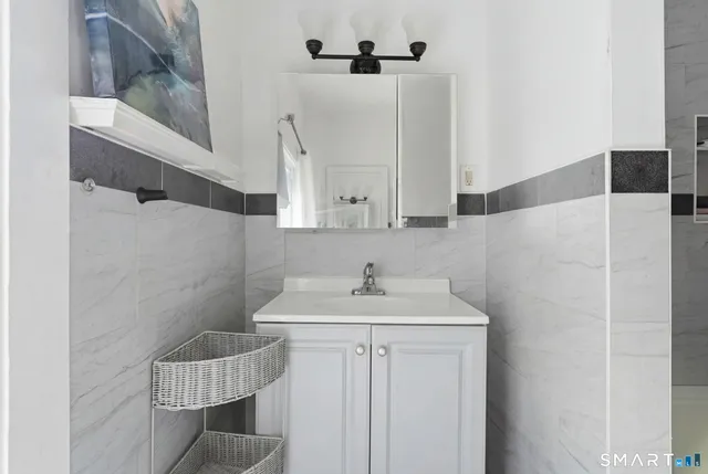 $399,900 | 111 Eldridge Street, Manchester, CT 06040