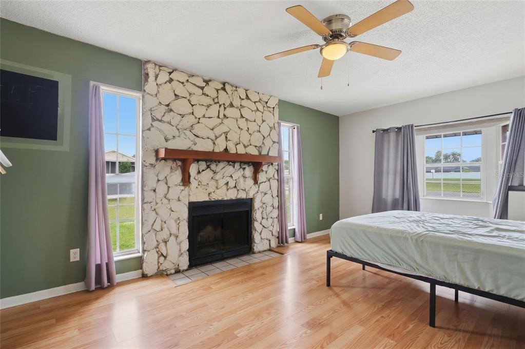 201 East Wheeler Road Seffner, FL 33584 - Photo 16 of 39 Gallery Image 16