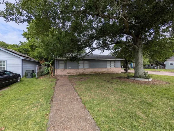 $1,595 | 5251 Procter Street, Port Arthur, TX 77642