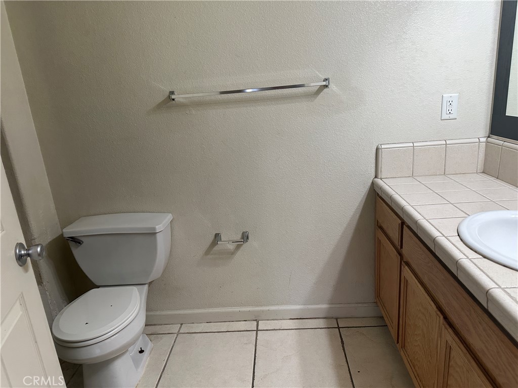 692 Gateway Circle Merced, CA 95340 - Photo 11 of 24 a bathroom with a sink and toilet
