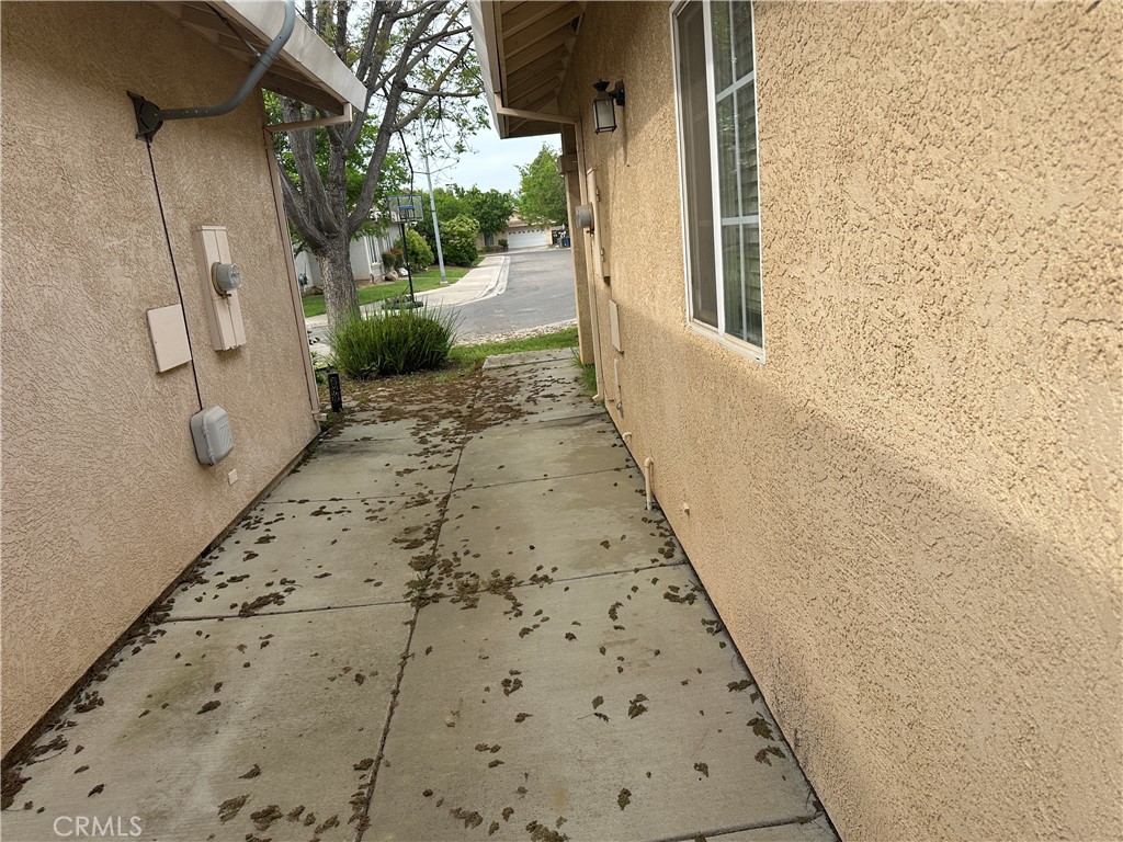 692 Gateway Circle Merced, CA 95340 - Photo 21 of 24 a view of a pathway with a house