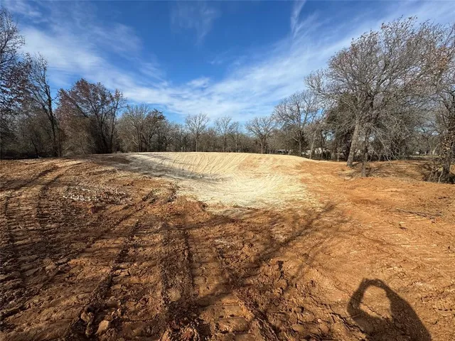 a view of a yard with a house