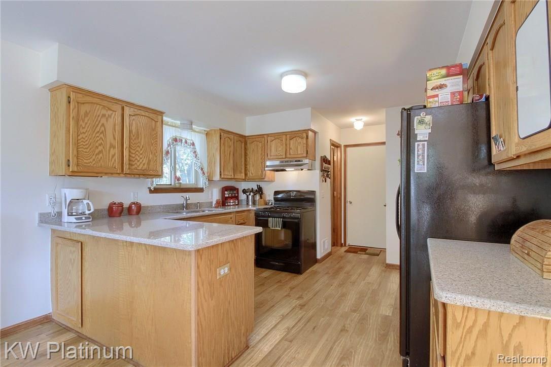50099 Maurice Road New Baltimore, MI 48047 - Photo 8 of 25 Kitchen.jpg