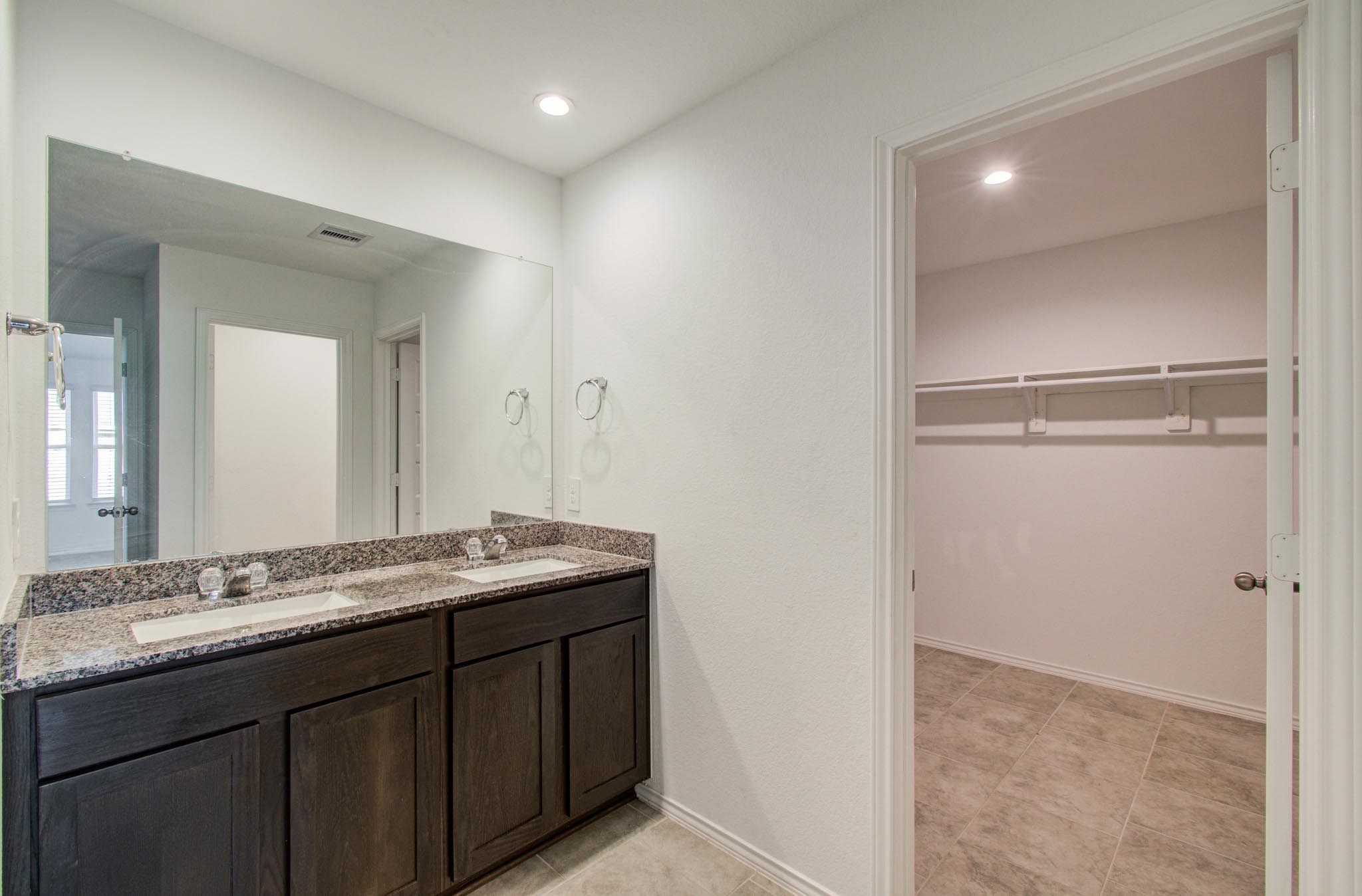 7527 Cynomys Court Rosharon, TX 77583 - Photo 23 of 29 Primary Bathroom