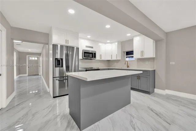 $3,000 | 951 West 30th Street, Unit 1, Hialeah, FL 33012