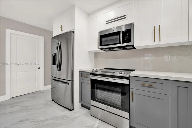 $3,000 | 951 West 30th Street, Unit 1, Hialeah, FL 33012