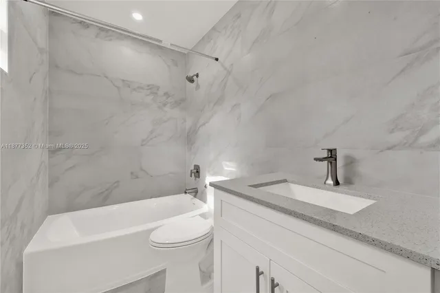 $3,000 | 951 West 30th Street, Unit 1, Hialeah, FL 33012