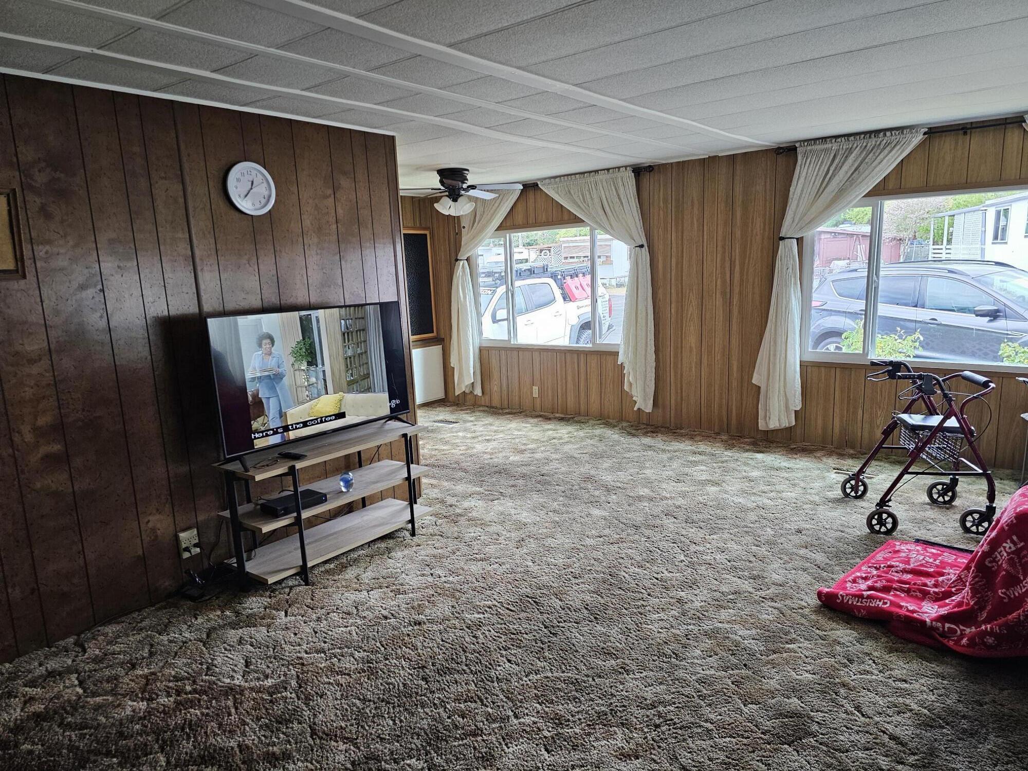 1241 Dowell Road, Unit 47 Grants Pass, OR 97527 - Photo 4 of 15 Living Room with dining room to the right