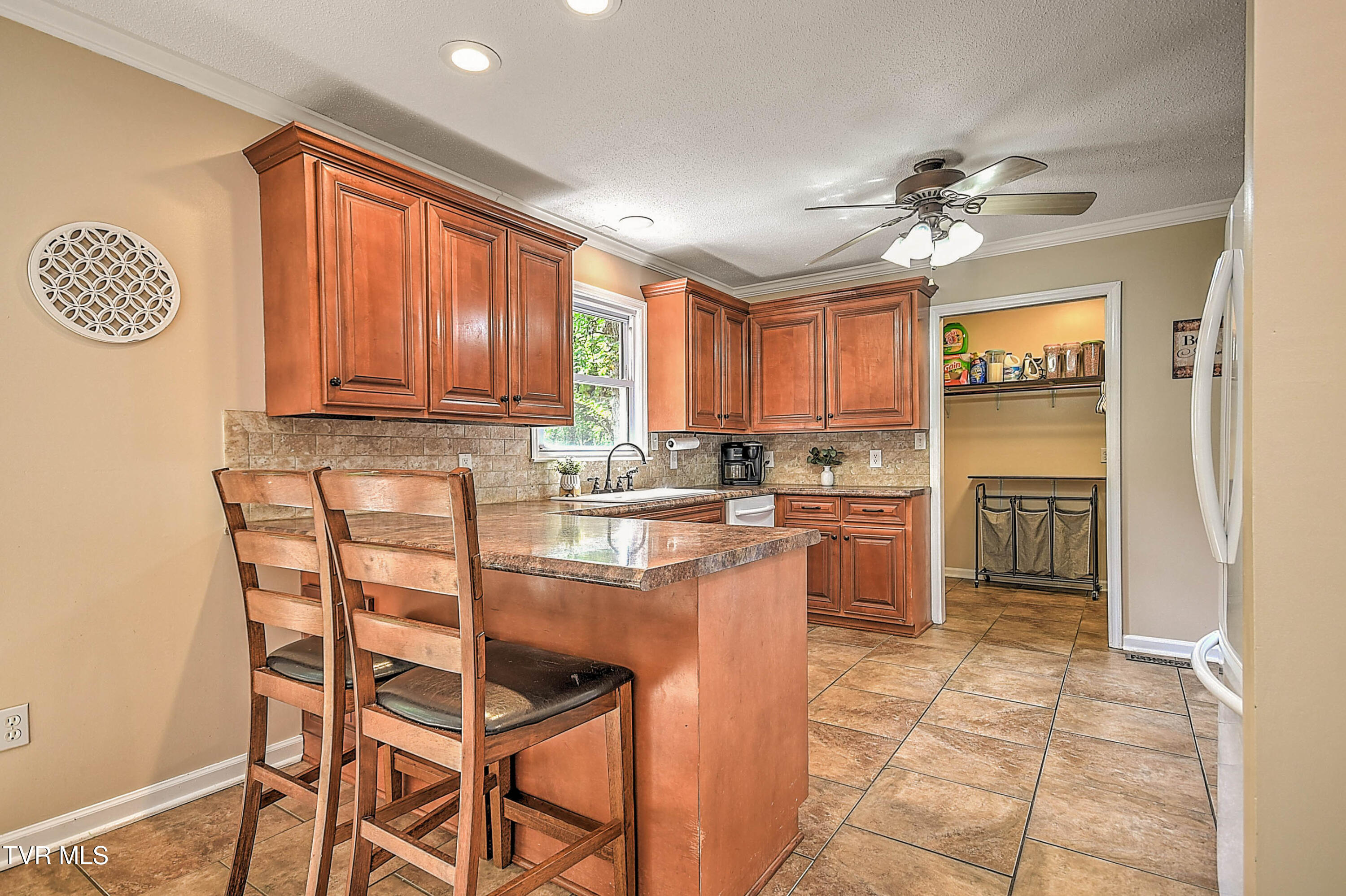 377 Carlton Road Bristol, TN 37620 - Photo 13 of 58 377 Carlton KB-21
