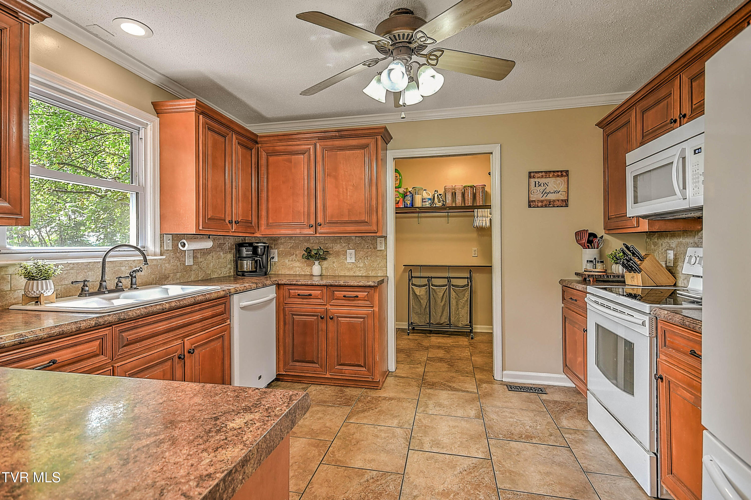 377 Carlton Road Bristol, TN 37620 - Photo 14 of 58 377 Carlton KB-22