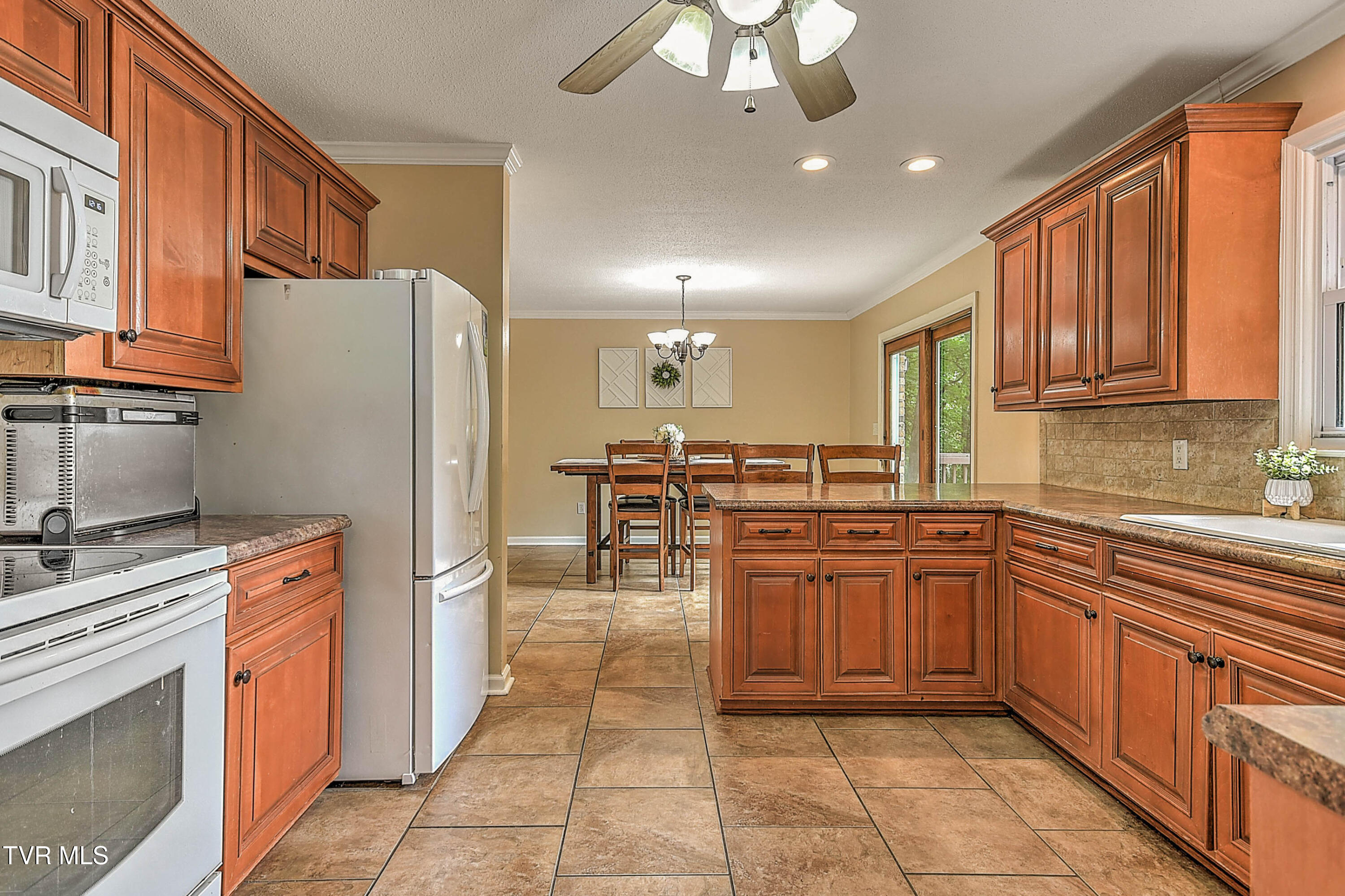 377 Carlton Road Bristol, TN 37620 - Photo 16 of 58 377 Carlton KB-24