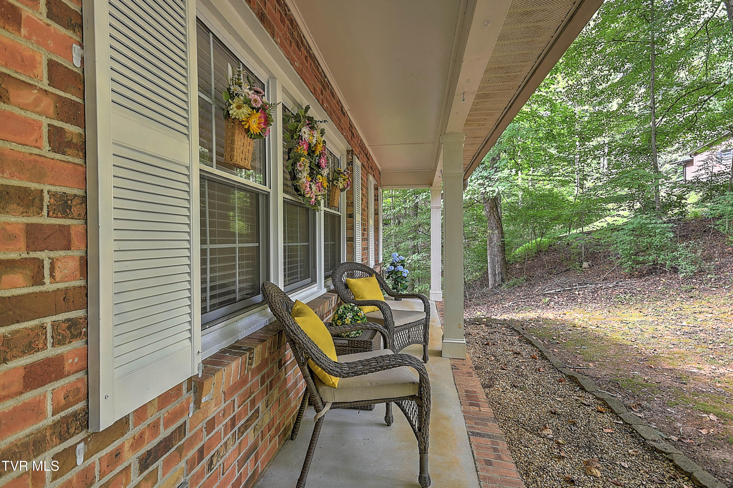 377 Carlton Road Bristol, TN 37620 - Photo 2 of 58 377 Carlton KB-9