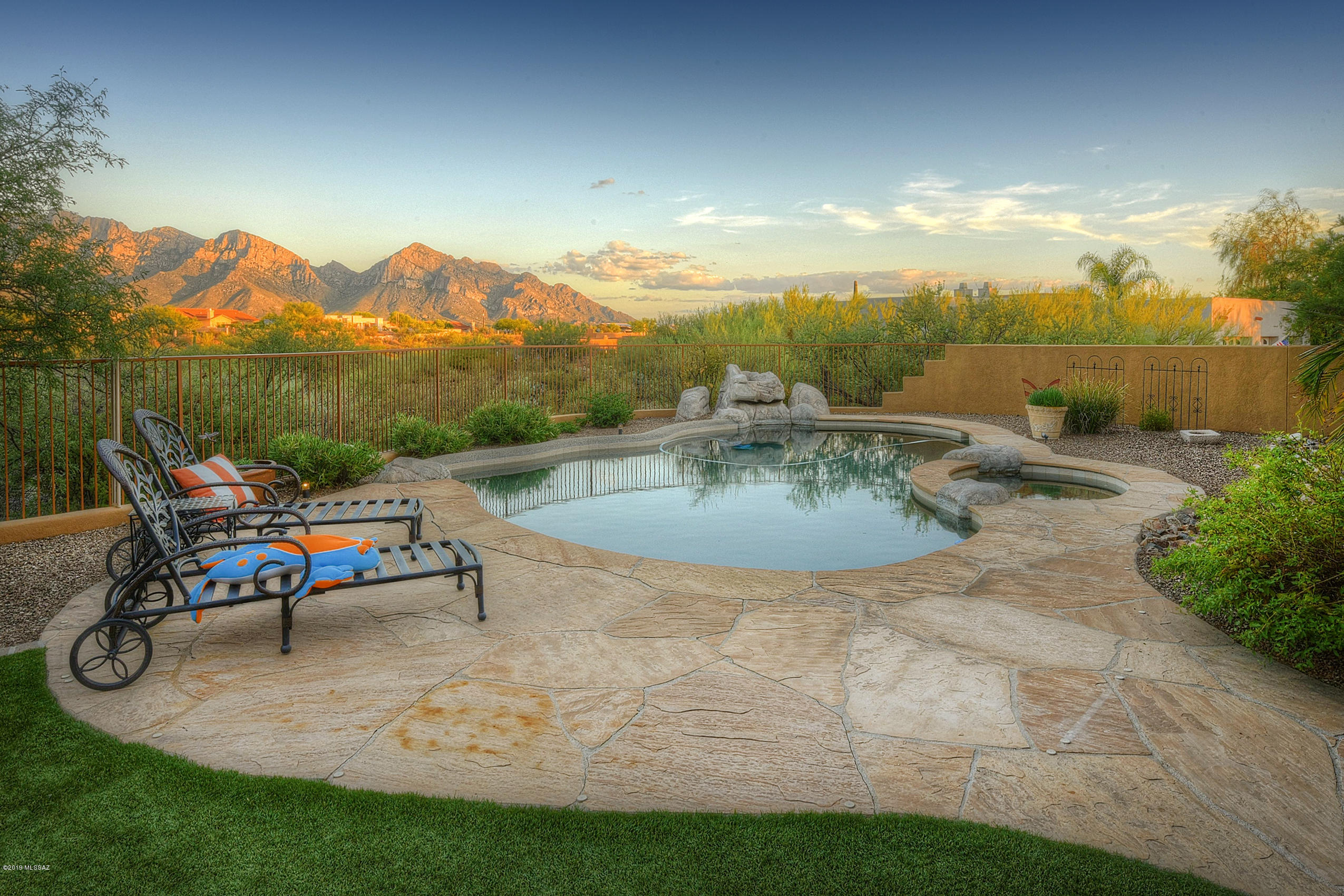12200 North Reflection Ridge Drive Oro Valley, AZ 85755 - Photo 9 of 35