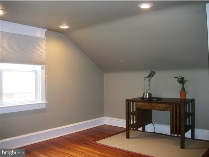 40 West Mill Road Flourtown, PA 19031 - Photo 16 of 25 Office / Study