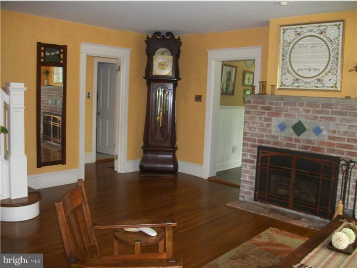 40 West Mill Road Flourtown, PA 19031 - Photo 6 of 25 Living Room
