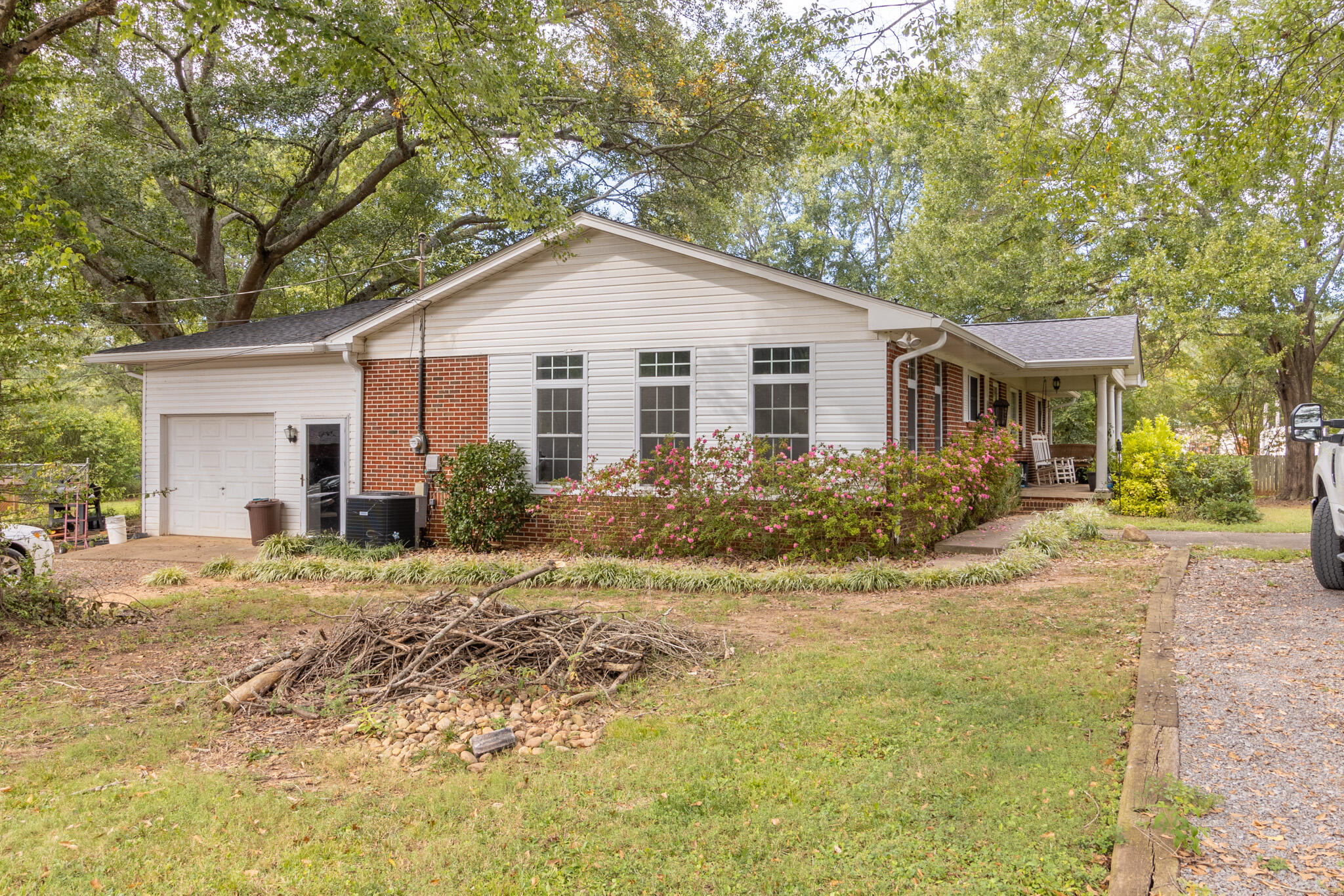 287 Springfield Drive Chatsworth, GA 30705 - Photo 3 of 20 287 Springfield-17