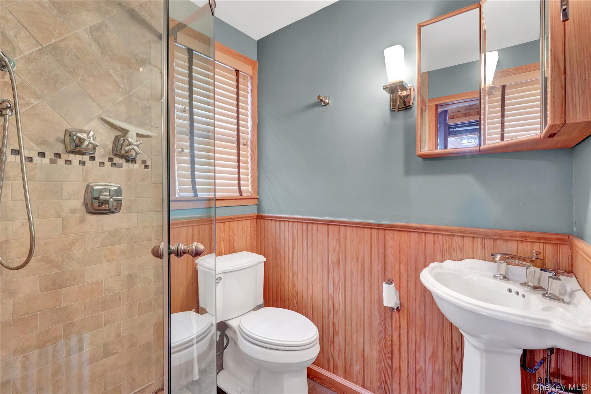 97 Lakeside Trail Ridge, NY 11961 - Photo 23 of 25 shower stall