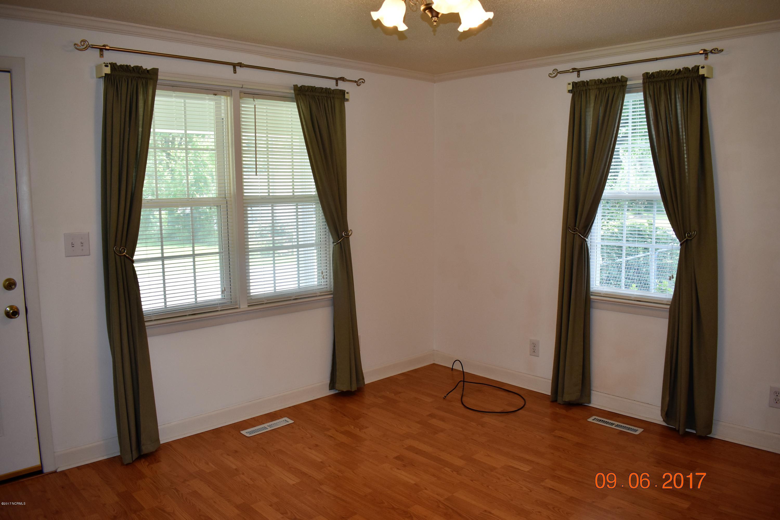 2063 Davis Mill Road Fremont, NC 27830 - Photo 3 of 32 Living Room 2