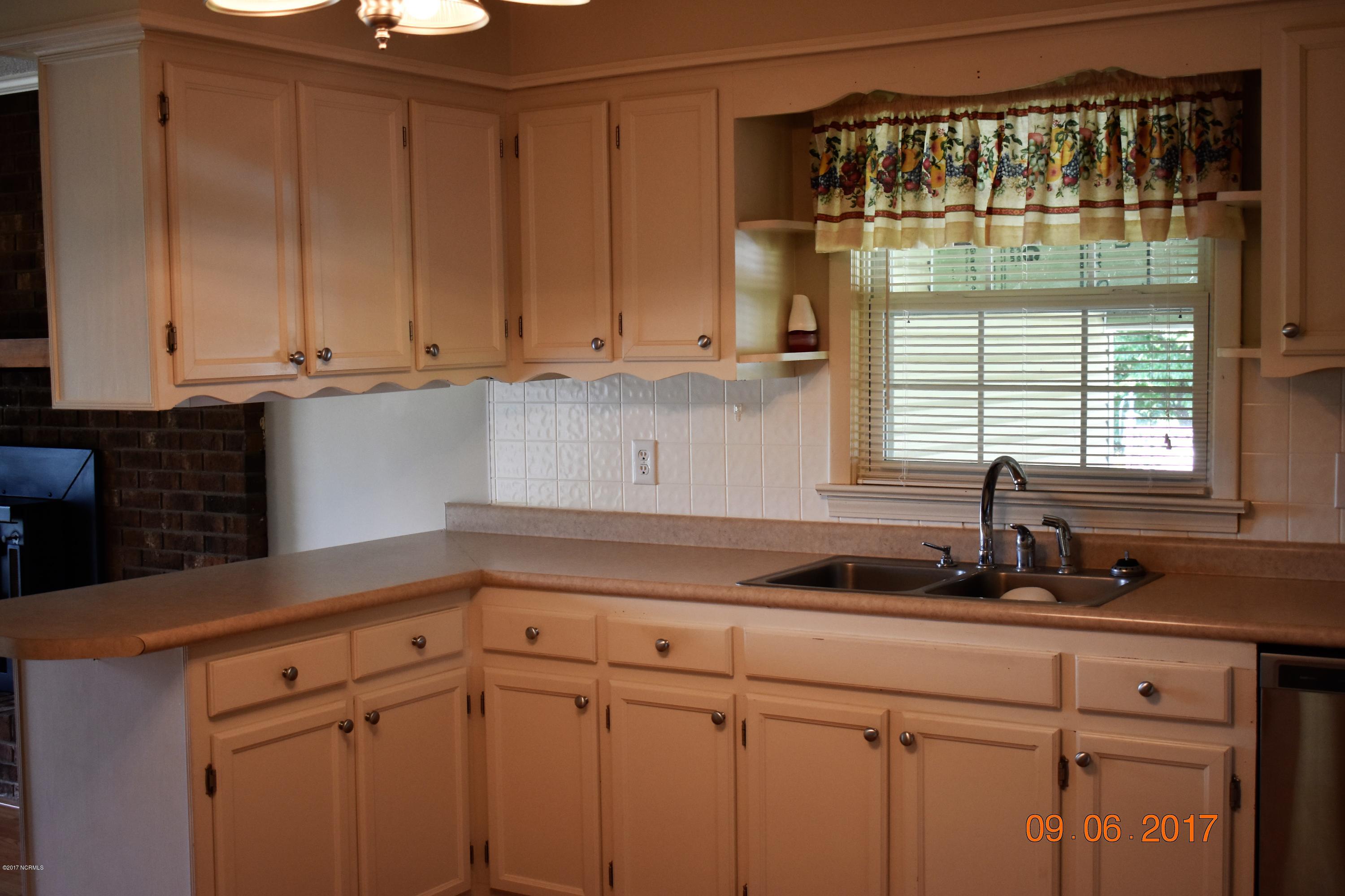 2063 Davis Mill Road Fremont, NC 27830 - Photo 5 of 32 Kitchen 2