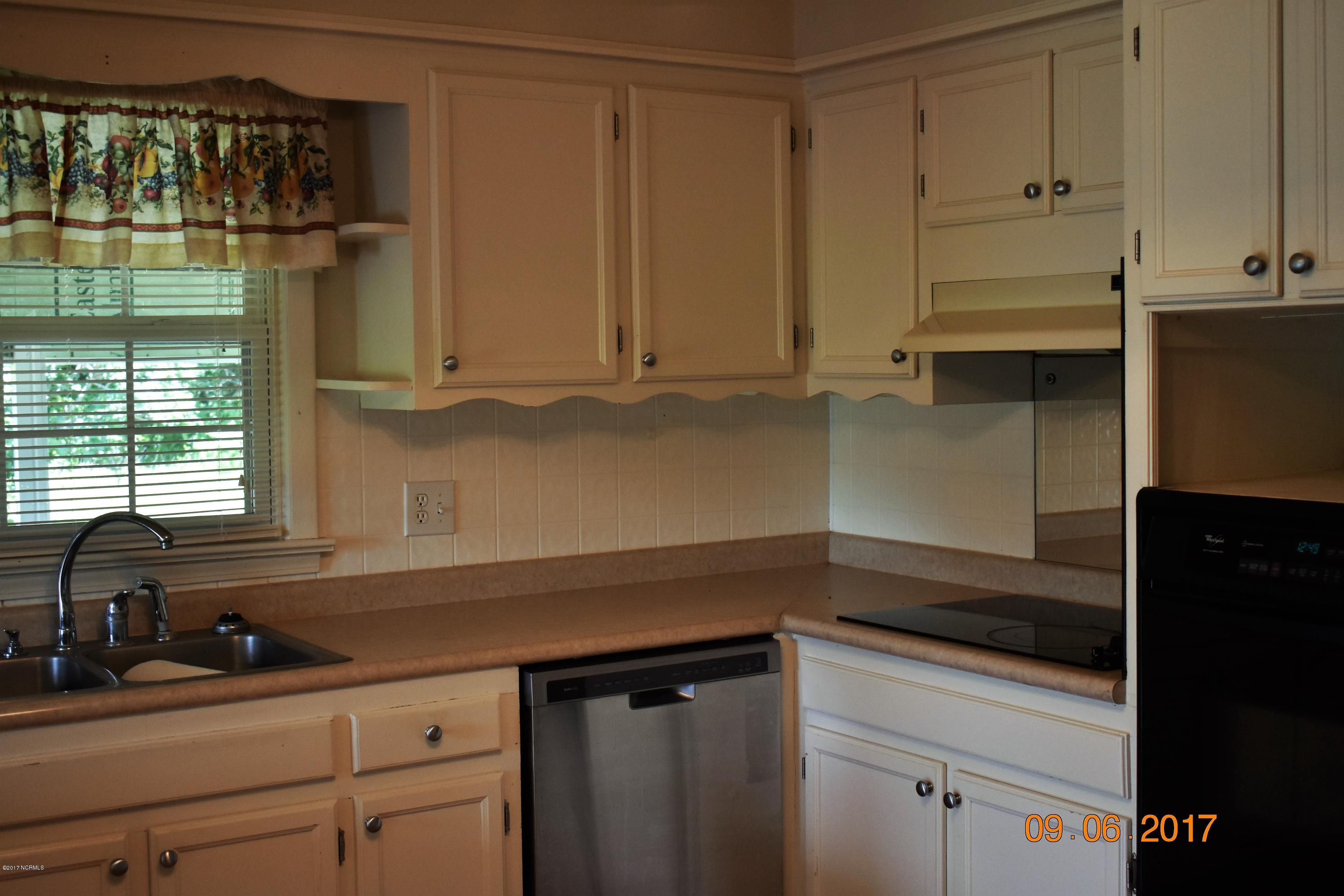 2063 Davis Mill Road Fremont, NC 27830 - Photo 6 of 32 Kitchen 3