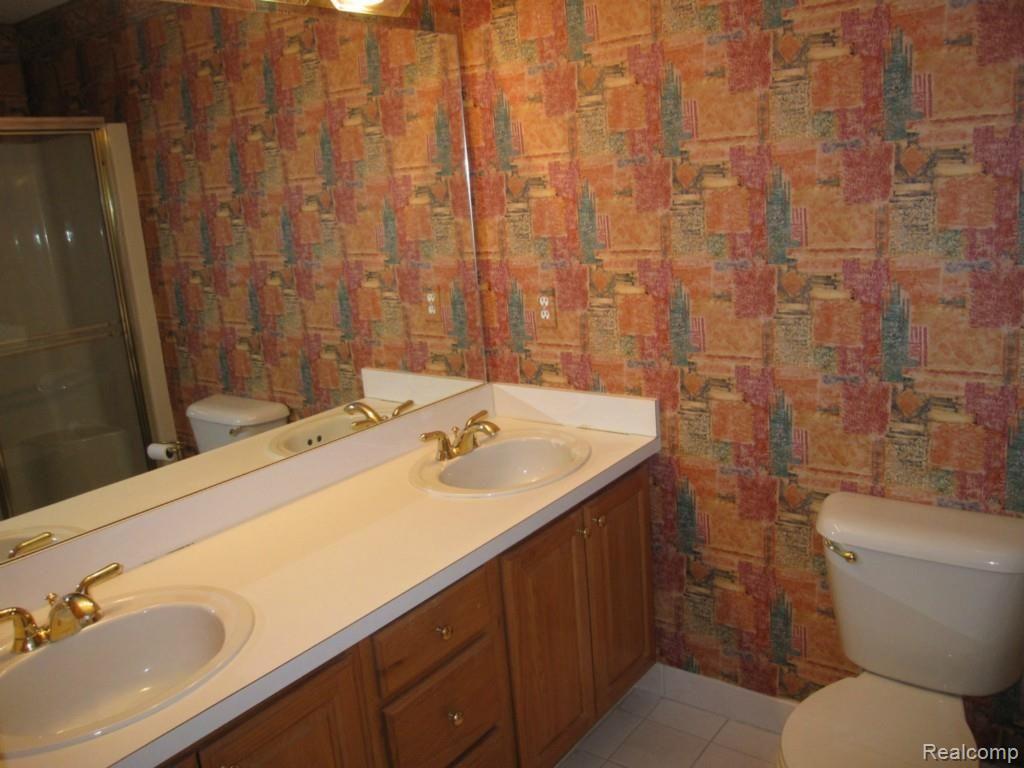 41687 Glade Road, Unit 34 Canton, MI 48187 - Photo 4 of 19 Glade Bath.jpg