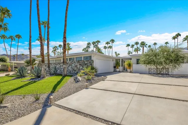 $879,000 | 211 East Canyon Vista Drive, Palm Springs, CA 92264