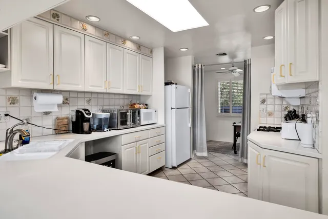 $879,000 | 211 East Canyon Vista Drive, Palm Springs, CA 92264