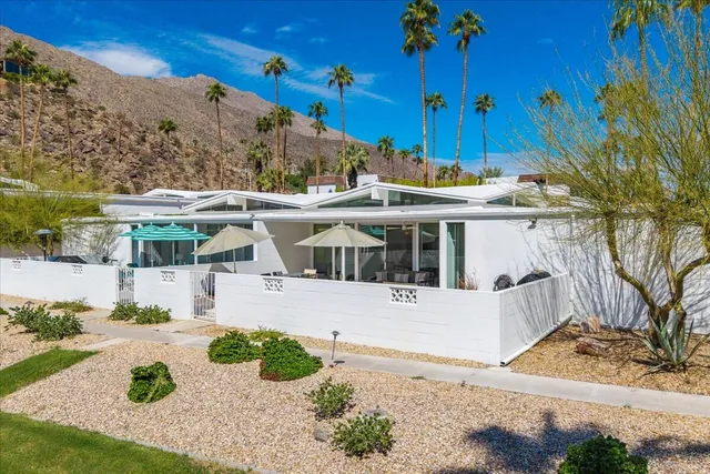 $879,000 | 211 East Canyon Vista Drive, Palm Springs, CA 92264