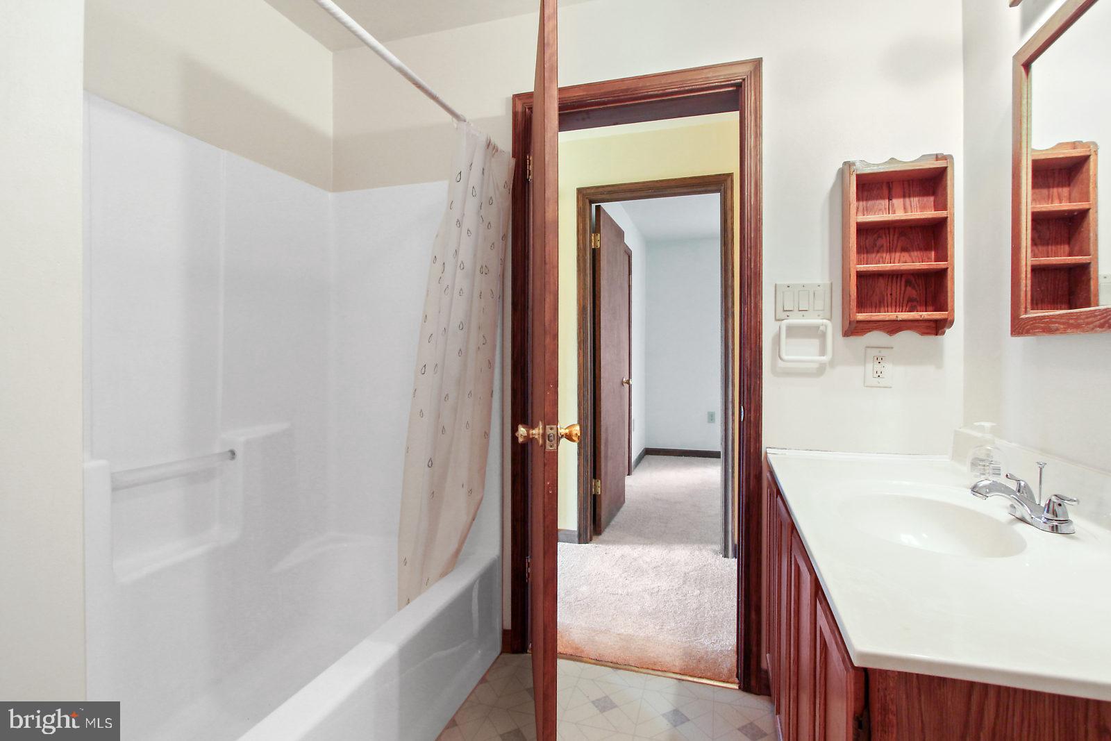 6061 Anderson Road Stewartstown, PA 17363 - Photo 18 of 27 Full bathroom