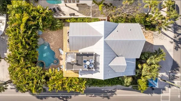 $3,250,000 | 117 Willow Avenue, Anna Maria, FL 34216