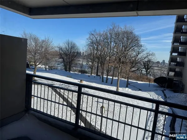 $142,500 | 2 Horizon Road, Unit G2, Fort Lee, NJ 07024