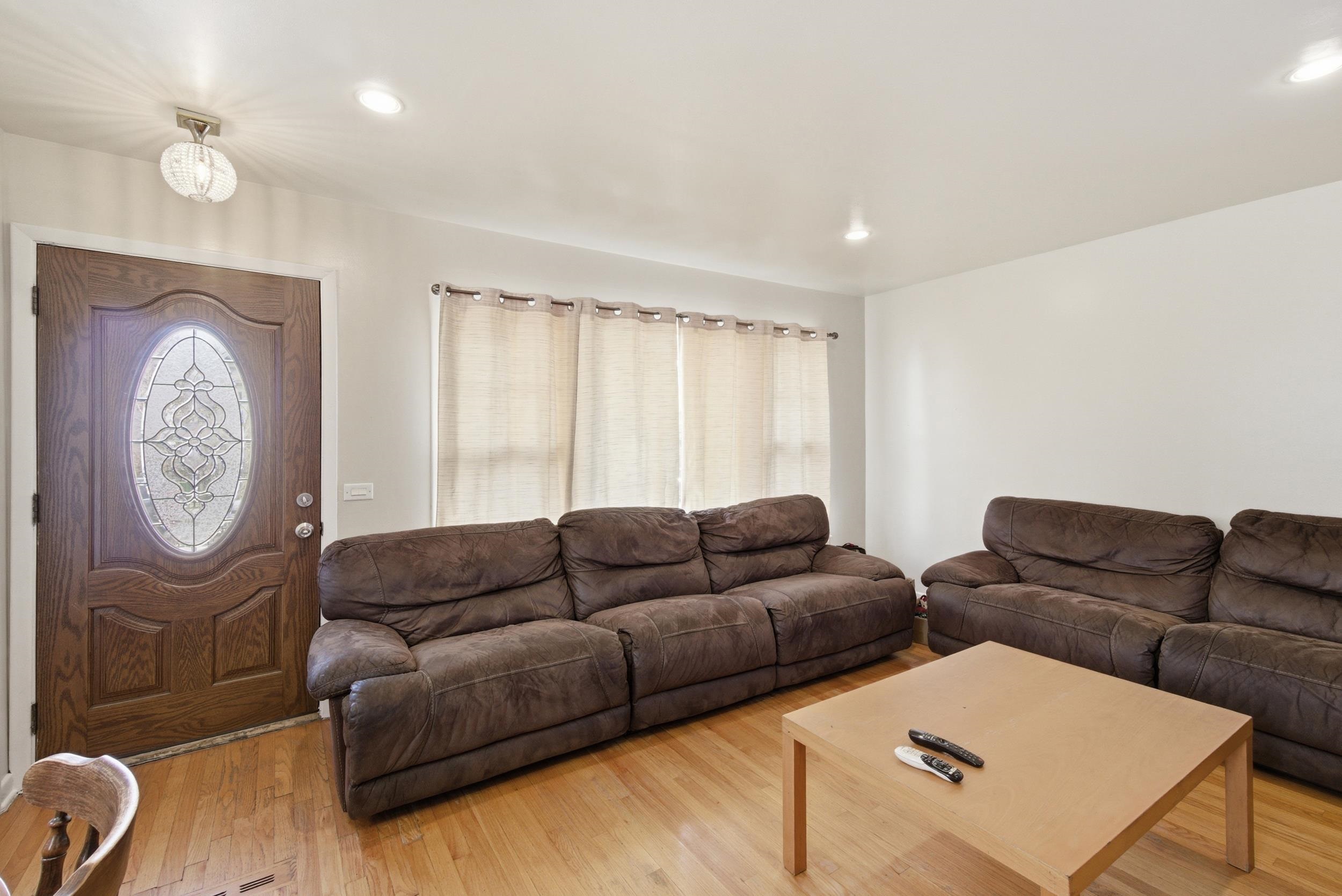 4622 North Springfield Avenue Chicago, IL 60625 - Photo 4 of 20