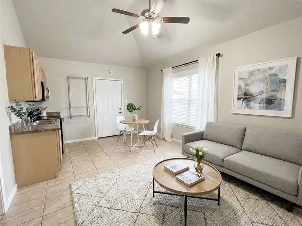 $700 | 1020 North Main Street, Unit 1, Baytown, TX 77520