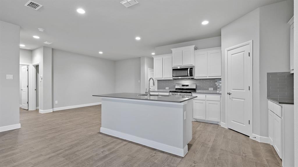 15924 Stableford Road Justin, TX 76247 - Photo 5 of 40